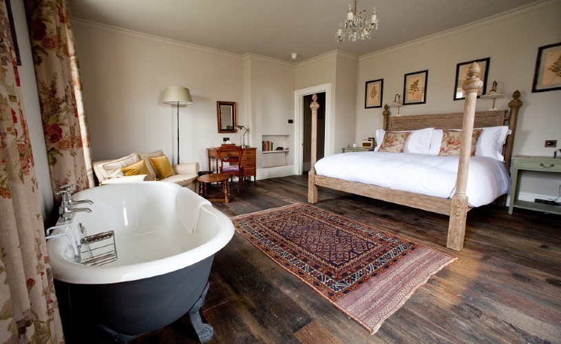 Bedroom with bath tub at The PIG Near Bath